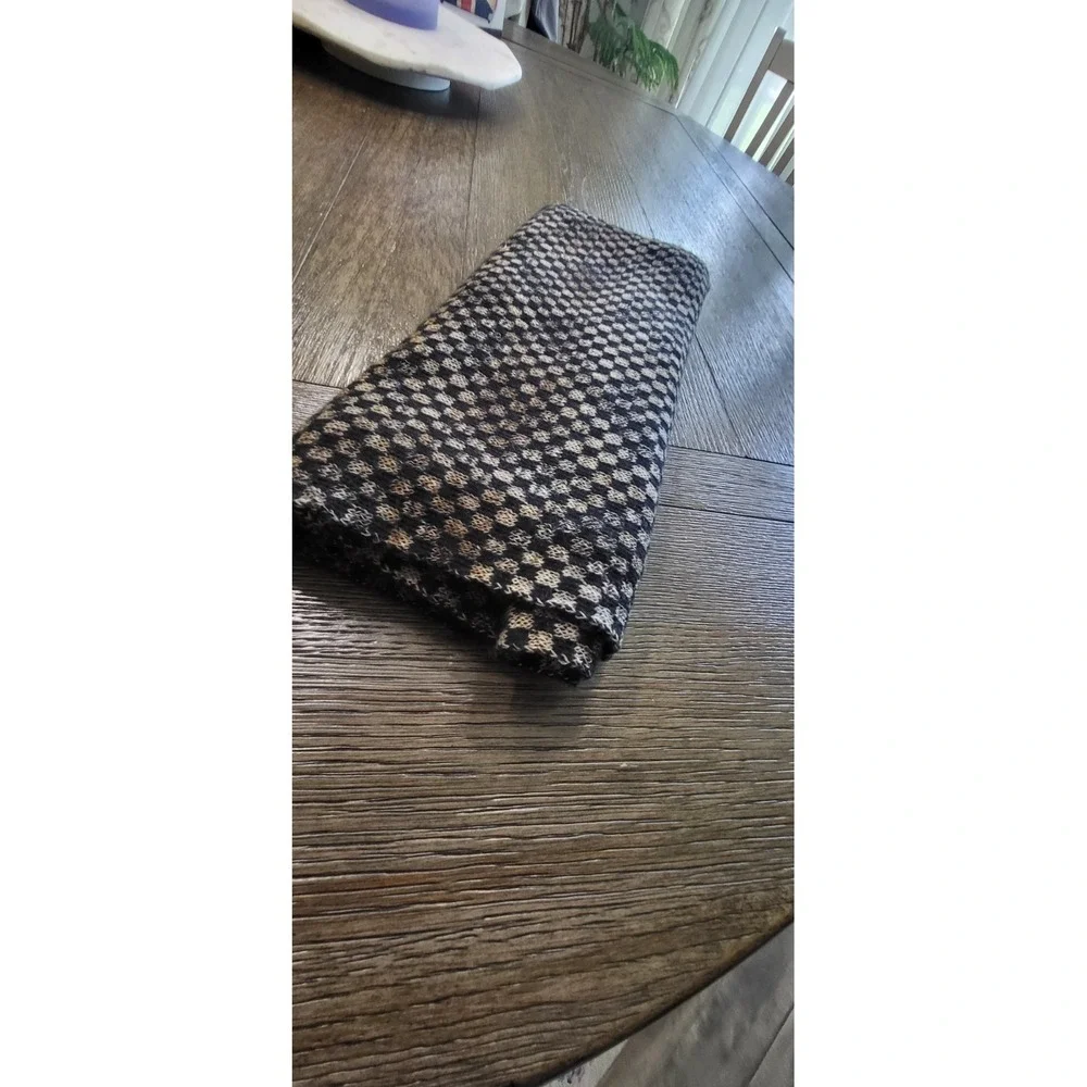 Irish McKernan Wool Scarf 85% Merino Wool 15% Angora Checkerboard Beige Black